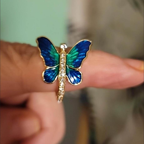 Butterfly Ring 🦋 - Picture 3 of 4